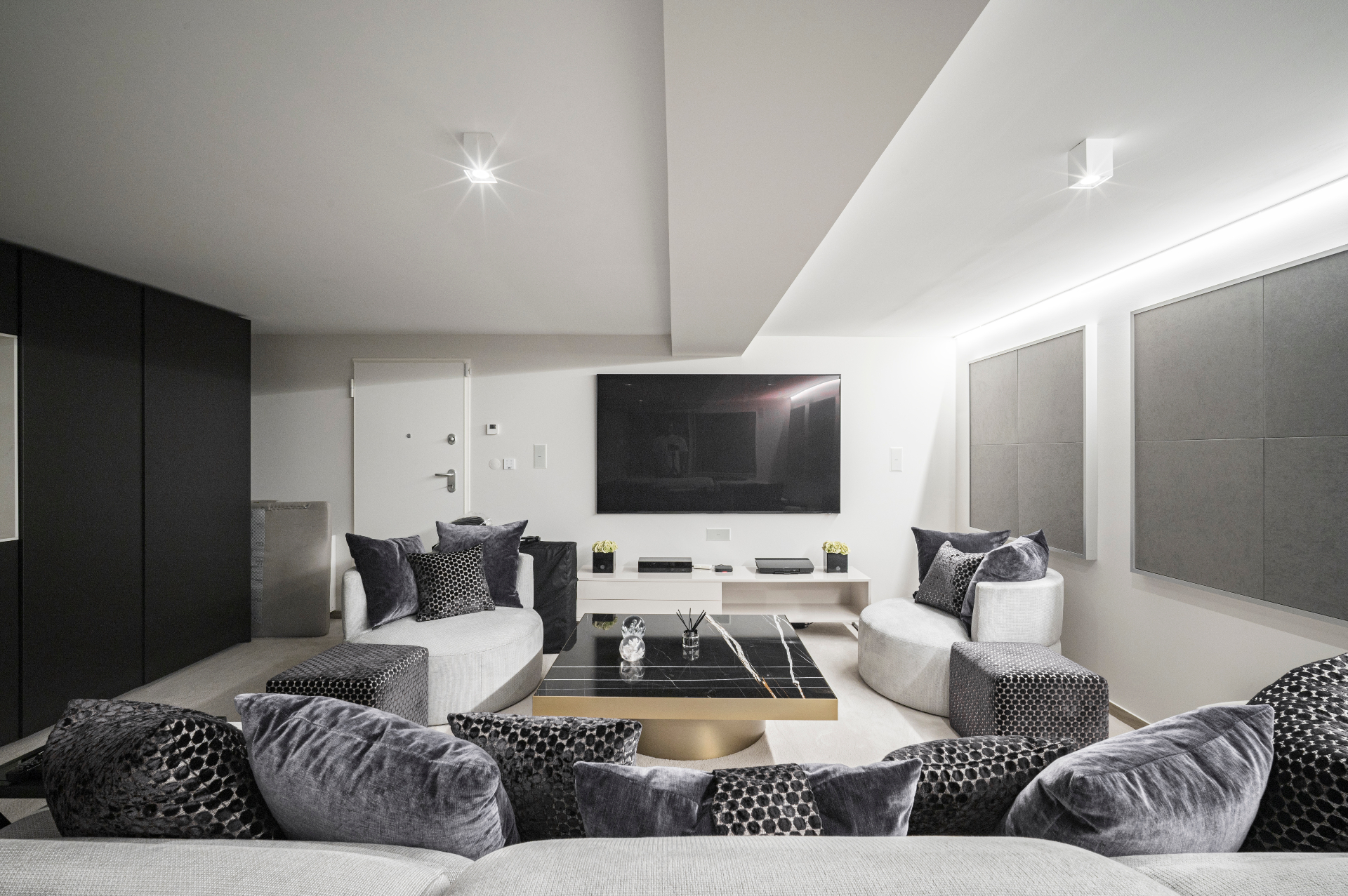 Leisure and independent quarters